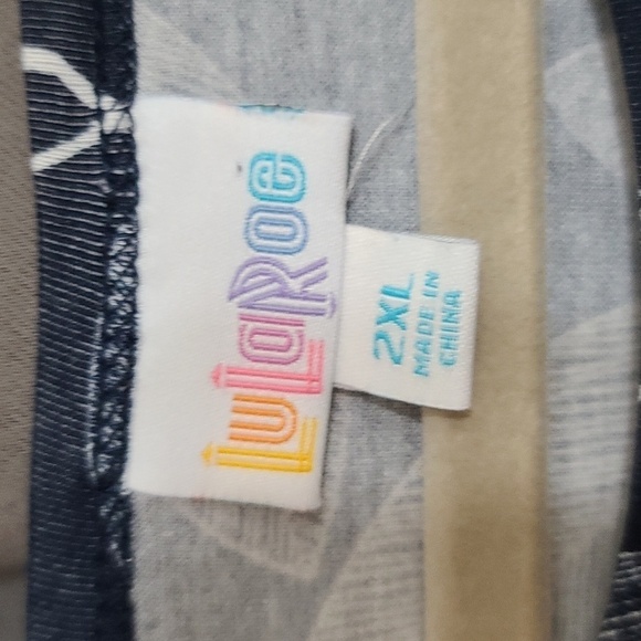 LuLaRoe Simply Comfortable Woms Shirt Tunic Navy W/ White Leaves High Low Hem 2X - Picture 3 of 7